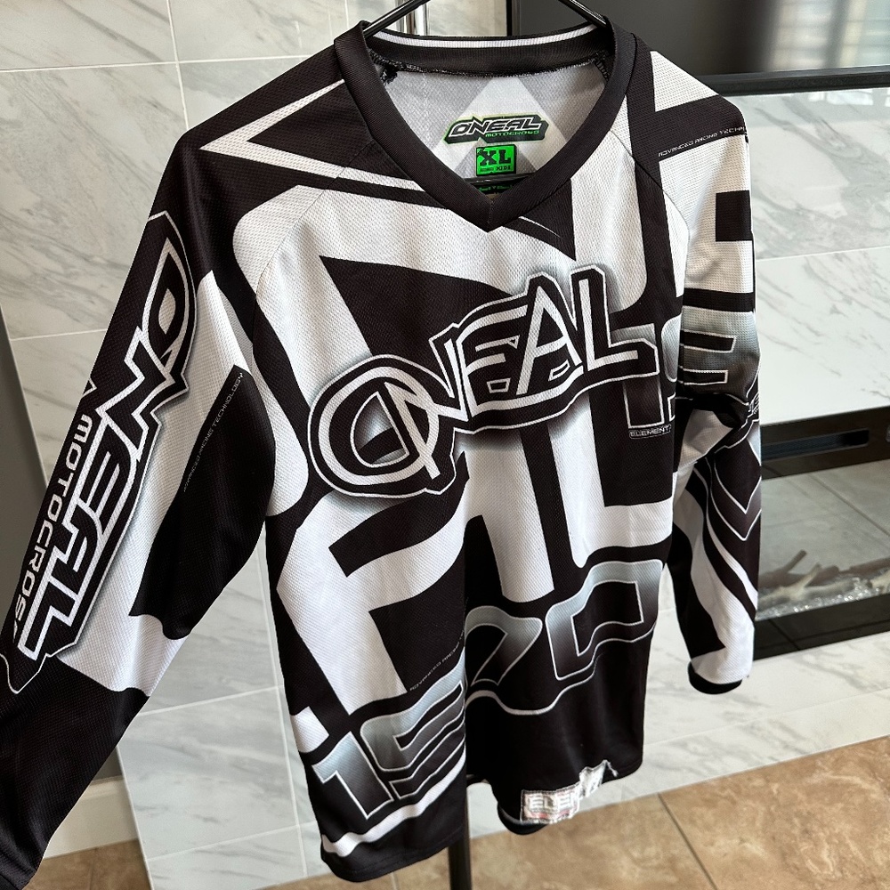 O’Neil riding long sleeve